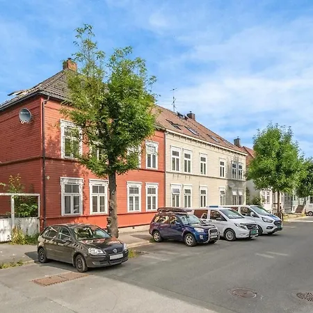 Nedre Mollenberg - And Spacious *