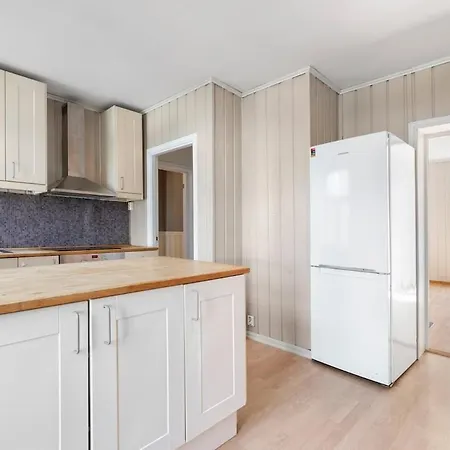 Nedre Mollenberg - And Spacious *